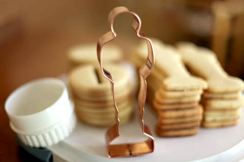 Cookie cutter with cookies